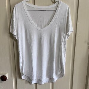 NWT Abercrombie & Fitch White V-Neck Tee Large